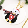Portaposate natalizio a forma di pinguino con cappello rosso su un piatto bianco - Stile Pinguino (新款刀叉套企鹅款)