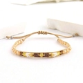 Détail d'un bracelet bohème fait main en perles avec cordon coulissant réglable - Perles de rocaille tissées horizontalement ambre (G)