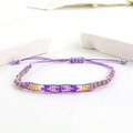 Détail du bracelet tissé main violet avec cordon de serrage réglable et perles rondes - Perles de rocaille tissées géométriques violettes (H)