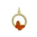 Detailansicht eines vergoldeten Zirkonia-Anhängers mit rotem Emaille-Schmetterling - Goldener Ring Orangeroter Schmetterling