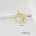 Dettaglio di ciondolo dorato da 2,0 cm con anello in zircone, fiore rosa e perla - Stile Anello Fiore Perla Smalto (E)