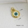 Dettaglio macro del ciondolo Evil Eye dorato da 1,2 cm con dimensioni e peso di 1,7 g - Malocchio Bordo Intrecciato (P)