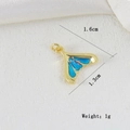 Dettaglio ciondolo a coda di pesce con smalto blu e dimensioni 1,6cm per 1,3cm - Decorazione A Coda Di Pesce In Smalto Blu (h)