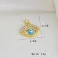 Makroaufnahme vom Evil-Eye-Anhänger mit Vergoldung, weißen Zirkonia und Emaille-Details - Semicircle Pave Evil Eye (P)
