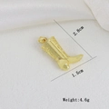 Macro di ciondolo a stivale dorato da 2,8 cm con incisioni floreali e dettagli taglia - Stivali Goffrati In Stile Retrò (p)