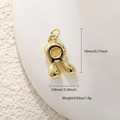 Detalle del colgante letra R bañado en oro 18K con dimensiones y peso del producto - Letra R (A0783-R)