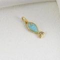 Ciondolo a pesce dorato con pietra larimar blu e zirconi per gioielli fai da te - Pesce Testurizzato Celeste (T)