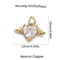 Détail du pendentif coeur ailé doré avec une pierre en zircone cubique claire - Pendentif Cœur Avec Ailes-Pierre Claire (24)