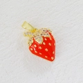 Colgante de fresa con esmalte rojo y circonitas brillantes sobre base dorada - Fresa Micro-incrustada (06)