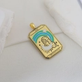 Vista macro detallada del colgante de tarot L'IMPERATRICE con baño de oro y esmalte fino - La Emperatriz (03)