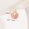 Detailansicht Baum-Anhänger mit Maßen 23,07mm x 17,5mm aus rosa Emaille und Gold - Rosa Emaille Baum Stil (42)