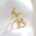Anello aperto a farfalla placcato oro 18k con zirconi su seta bianca elegante - Anello a farfalla dorato / Oro
