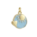 Detalle de colgante de sol y corazón chapado en oro de 18k con esmalte azul claro - Colgante Corazón Sol Azul Claro