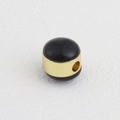 Detalle de una cuenta negra pulida con anillo de oro de 18k para creación de joyería - Cuenta de Barril Negro Dorado (15)