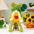 Gnome grenouille tricoté vert avec tresses blanches et cœur rouge pour décor de printemps - Style Gnome Grenouille Femelle (Tresses & Cœur)
