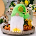 Nain en peluche citron d'été avec chapeau vert et chaussures à motif citron sur bois - Gnome Citron d'Été