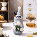 Grauer gestrickter Weihnachtszwerg mit HOME-Herz-Patch und grünem Stechpalmenkranz - Graue Mütze Mit Kranz (HOME)