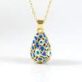 Détail du collier goutte plaqué or 18K avec motifs œil protecteur en émail bleu et blanc - Noir et Blanc (03)