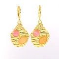 Boucles d'oreilles dorées avec texture lave, serties de pierres chatoyantes roses et orange - Style Pierre de Chat Géométrique (ES0183-05)