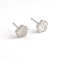 Dettaglio di orecchini a fiore a cinque petali in argento con marchio S925 - Forma Petalo (9)