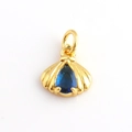 Detalle del colgante de concha bañado en oro 18k con circonita azul en forma de pera - Concha de Gema Azul Oscuro (01)