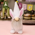 Witte paaskabouter pluche met konijnenoren en roze neus, creatieve decoratie - Pasen Konijnenoren Kabouter Wit