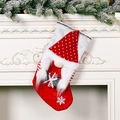Chaussette de Noël avec gnome au bonnet rouge à pois et revers en fausse fourrure - Rudolph Avec Cadeau (Rouge)