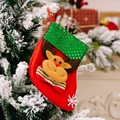 Weihnachtssocke aus rotem Stoff mit grünen Pailletten und Plüsch-Rentier-Applikation - Elch