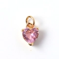 Primer plano de colgante de corazón de circón rosa con engaste en oro de 18K - Rosa