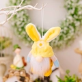 Gnomo pasquale di peluche con cappello da coniglio giallo, fiori bianchi e cordino - Giallo