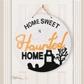 Targa per porta di Halloween in legno bianco con design Home Sweet Haunted Home - Stile B Casa Stregata