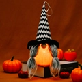 Gnomo di Halloween luminoso con cappello a onde e trecce su libro con zucche - Ornamento Luminoso Cappello da Strega Halloween Stile C (Onda Nero Bianco)