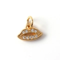 Detailed macro view of a gold-plated lips pendant with micro-pave zirconia stones - Pavé Lip Shape (11)