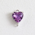 Détail d'un pendentif coeur violet facetté avec anneaux de connexion doubles en argent - Coeur Violet Double Anneau Argenté (12)
