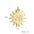 Dettaglio del ciondolo a sole con zirconi, mostra altezza di 1,9 cm e larghezza di 1,7 cm - Forma di Volto di Sole ad Occhi Chiusi