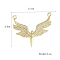 Dettaglio del ciondolo ali d'angelo dorate con zirconi bianchi e dimensioni di 3,1 cm - Stile Ali d'Angelo con Strass Bianchi (9)