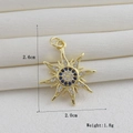 Détail du pendentif soleil en or 18k avec zircons bleus, taille 2,6cm x 2,0cm - Étoile Solaire Or Bleu Blanc avec Strass (03)