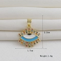 Vista detallada del colgante ojo turco chapado en oro 18k con medidas 2,2x1,7 cm - Estilo Mal de Ojo de Esmalte Azul Blanco Strass Multicolor Tono Dorado (9)