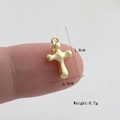 Macro shot of gold cross pendant with dimensions 1.6cm by 0.9cm and 0.7g weight - Gold Polished (05)