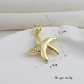 Détail du pendentif étoile de mer plaqué or 18k avec cristaux blancs et dimensions - Style Étoile de Mer Dorée avec Strass d'Angle (12)