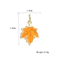 Detail eines 1,2x1,8 cm Ahornblatt-Anhängers mit orangefarbenem Emaille und Vergoldung - Ahornblattform (10)