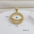 Detalle del colgante de ojo turco dorado con circón azul, tamaño 2.6cm x 1.8cm, peso 2g - Estilo Mal de Ojo Redondo de Strass Blanco Pavé Ojo Azul Tono Dorado (19)