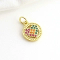 Detailed view of a 18k gold-plated round pendant with colorful heart-shaped zirconia - Circle Embedded Heart (05)