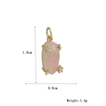 Dettaglio macro del ciondolo in pietra rosa opaca con placcatura in oro 18K e stelle - Stile Decorativo Stella in Pietra Rosa