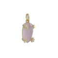 Dettaglio del ciondolo in cristallo rosa con stelle dorate e taglio sfaccettato - Stile Decorativo Stella in Pietra Viola