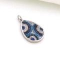 Détail macro du pendentif goutte œil protecteur avec plaquage or 18K et pavé de zircon - Pendentif Goutte Argenté (06)