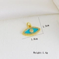 Makro-Detail von vergoldetem Evil Eye Anhänger mit blauer Emaille und Kristall-Inlays Details - Flacher Augen-Anhänger Hellblau Emaille (19)