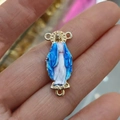 18K vergoldeter Maria-Anhänger-Verbinder mit blauem und weißem Emaille-Detail - Blau Weiß Emaille Religiöser Verbinder (28)