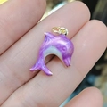 Glitzernder lila Delfin Anhänger mit 18K Goldbeschichtung für DIY Schmuckherstellung - Lila Perlmutt Delfin Anhänger (34)