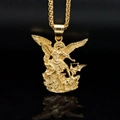 Collar con colgante de San Miguel Arcángel dorado con grabado y cadena gruesa de oro - Colgante Tono Dorado Solo (Sin Cadena)